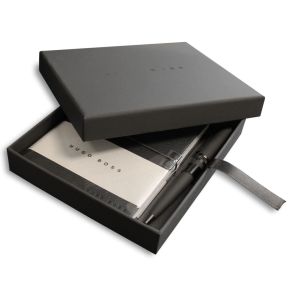 Hugo Boss box met gepersonaliseerde pen en schrift