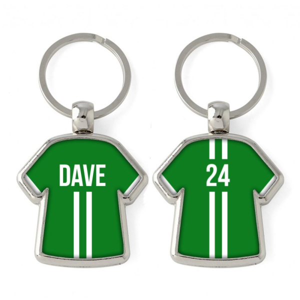 Sleutelhanger voetbalshirt twee strepen met naam-groen