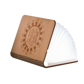 Boeklamp gegraveerd met kring handjes voor juf Boeklamp gegraveerd met kring handjes voor juf