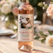 Fles wijn met foto in romantisch bloemenmotief
