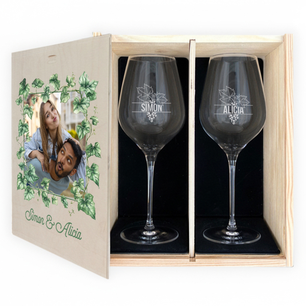 Geschenkdoos met 2 gepersonaliseerde wijnglazen met foto