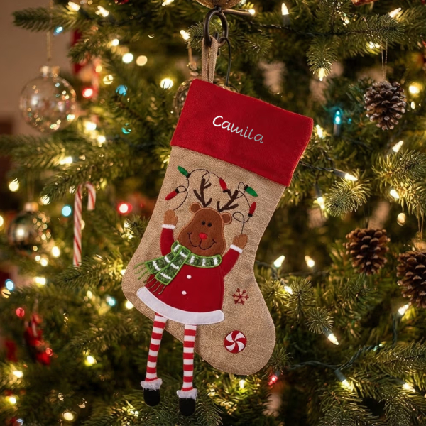 Kerstsok met geborduurde kerstfiguren en naam