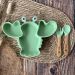 Silicone kinderbordje met gepersonaliseerd bestek - kreeft groen