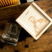 Whiskyglas en houten kistje met foto Whiskyglas en houten kistje met foto