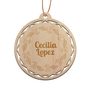 Houten kerstbal gepersonaliseerd met kerstkrans