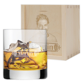 Whiskyglas en houten kistje met foto