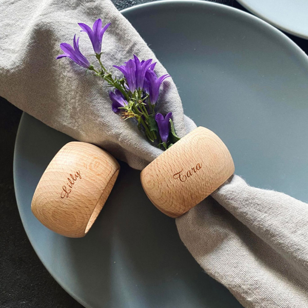 Servetring hout met naam - afbeelding