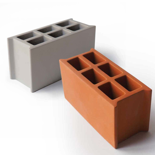 Potloodhouder met een gegraveerde betonblok