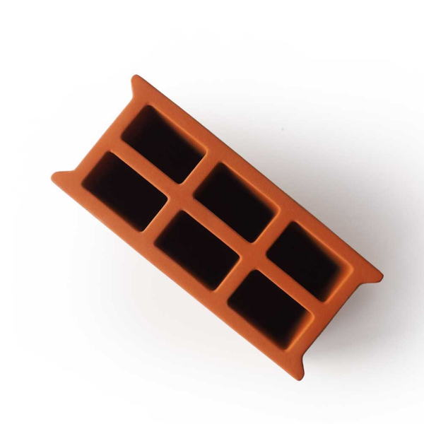 Potloodhouder met een gegraveerde betonblok