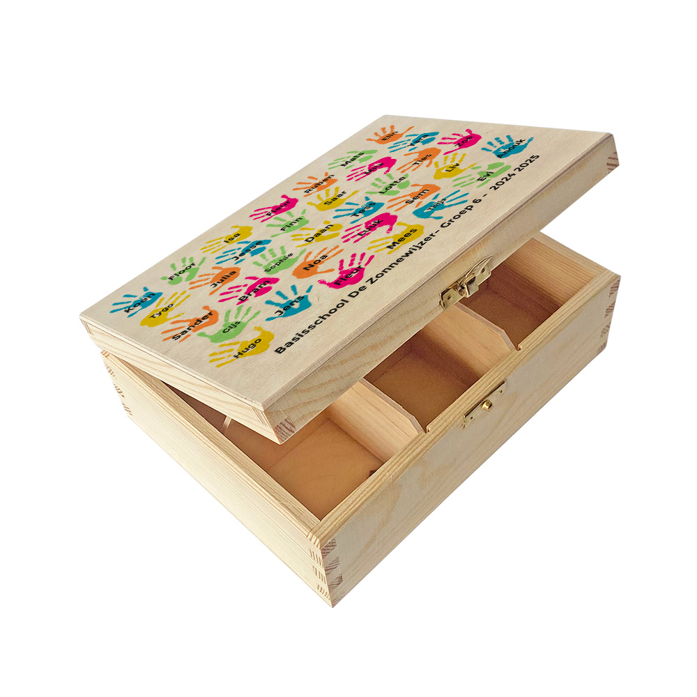 Houten theedoos 6 vakken bedrukt met kinderhandjes en namen Houten theedoos 6 vakken bedrukt met kinderhandjes en namen